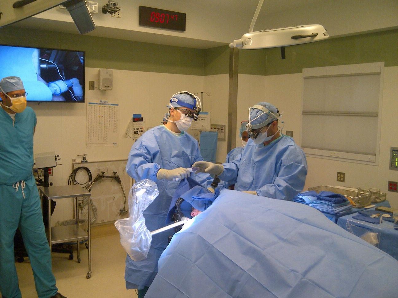 Dr. Dalyai in the operating room